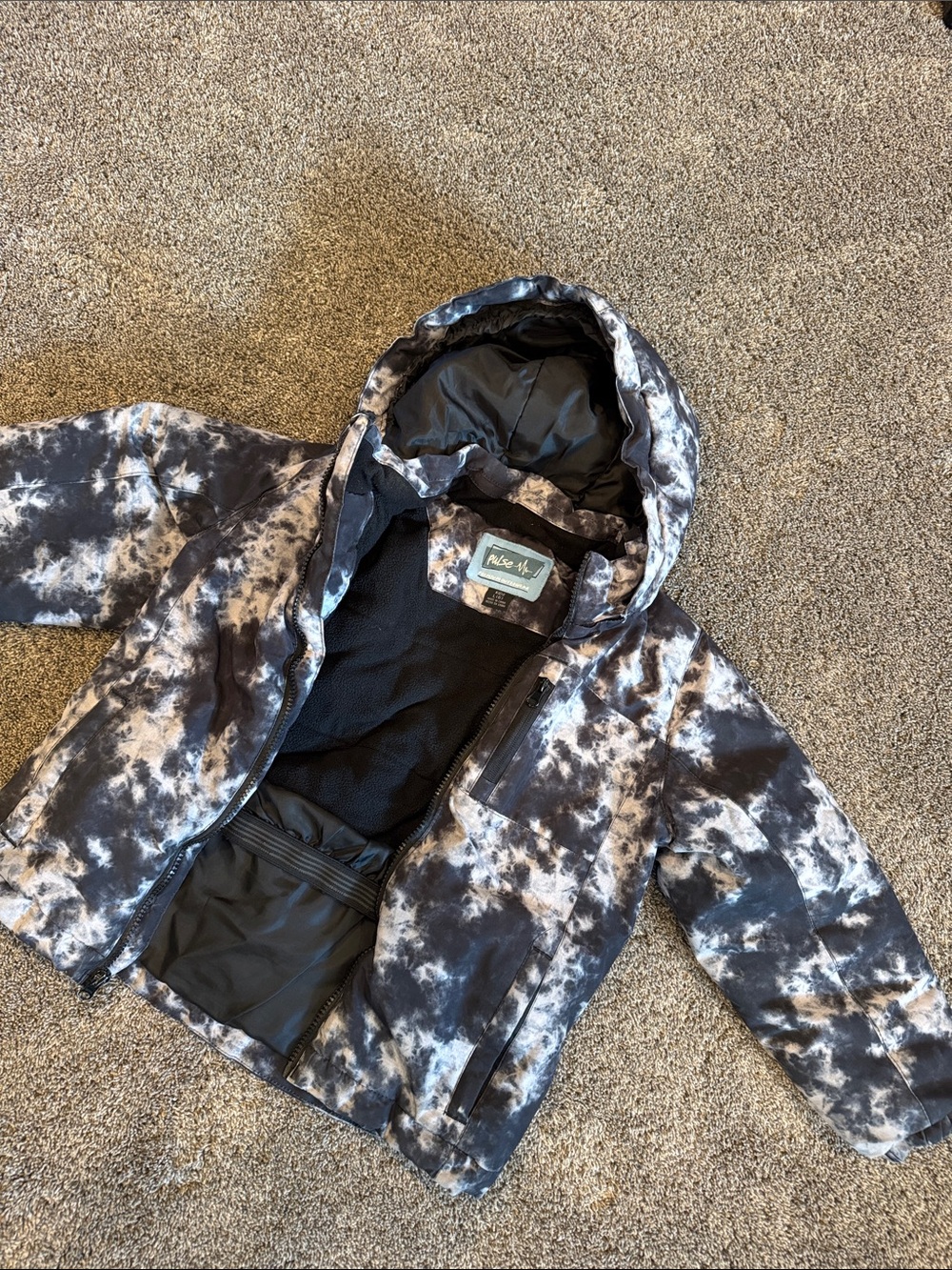 Pulse Black & White Tie-Dye Hooded Puffer Jacket